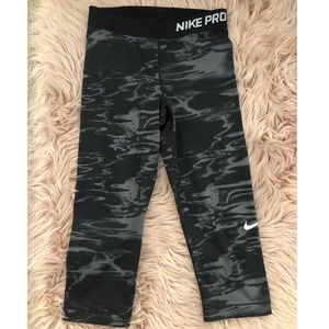 Nike Pro Cropped Printed Leggings